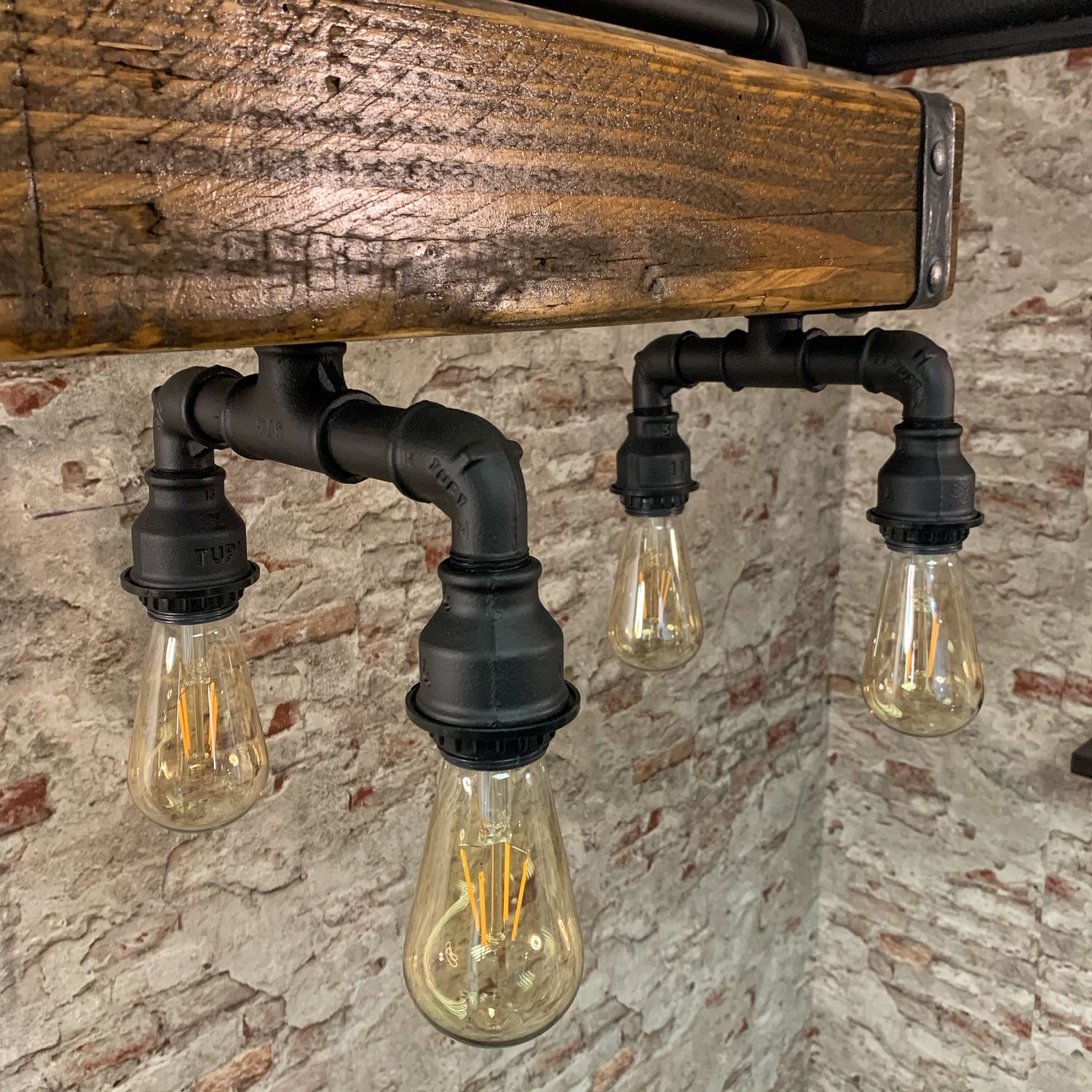 Подвесные светильники из водопроводных труб