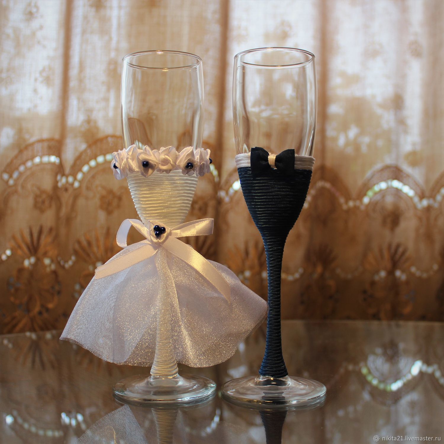 Как украсить бокалы на свадьбу кружевом?
