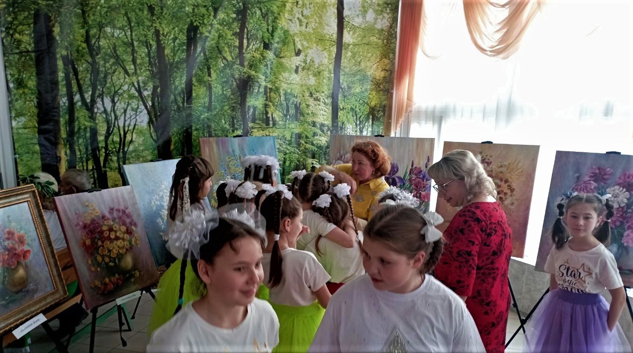 Одна из послений выставок. Детей интересует в