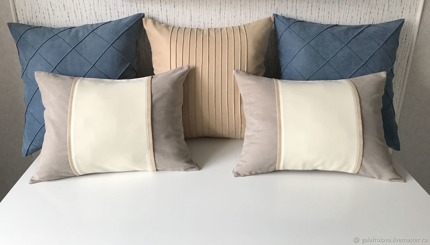 Подушка приспинная для дивана