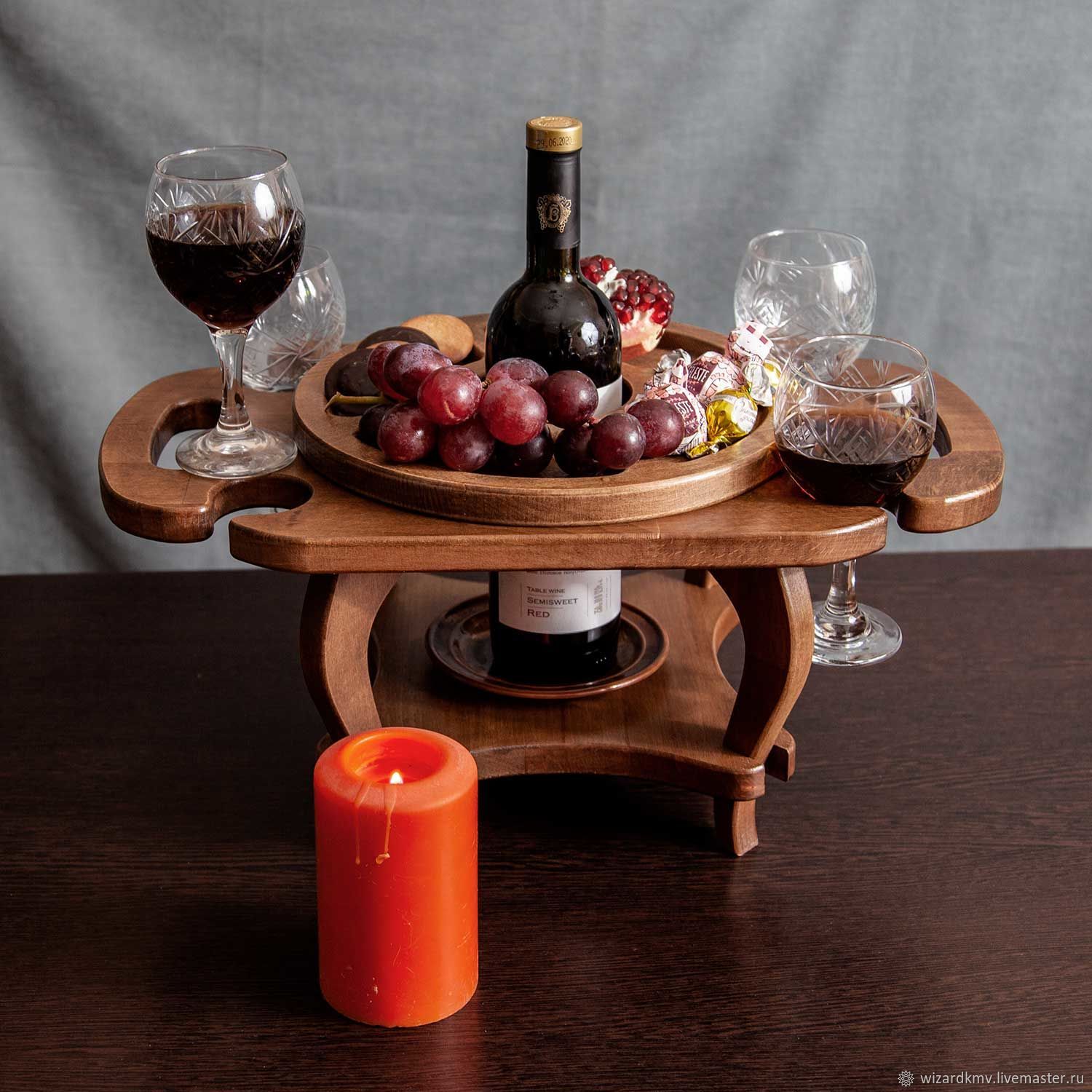 столик винный из дерева на 4 бокала