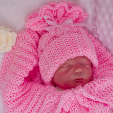 Шапочка для новорожденного спицами – 35 самые простые и красивые модели с видео