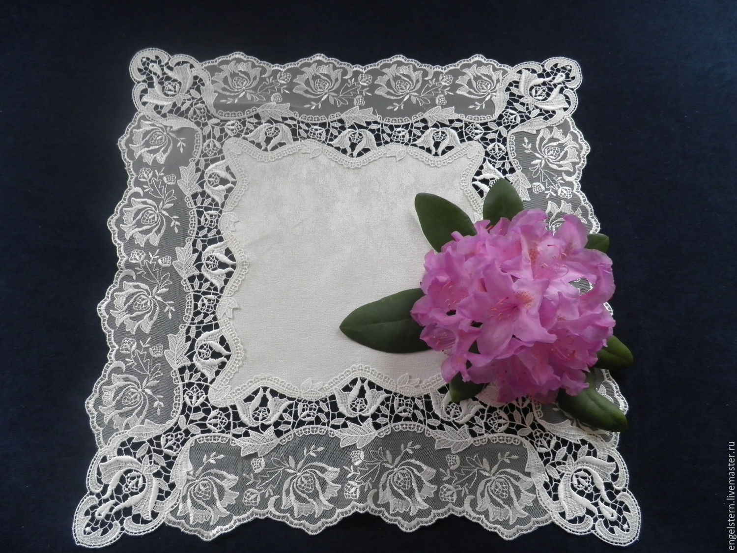 салфетка с кружевом. салфетки с кружевом фото. интерьерная салфетка вологодское кружево. салфетка льняная кружевница. льняная кружевная салфетка.