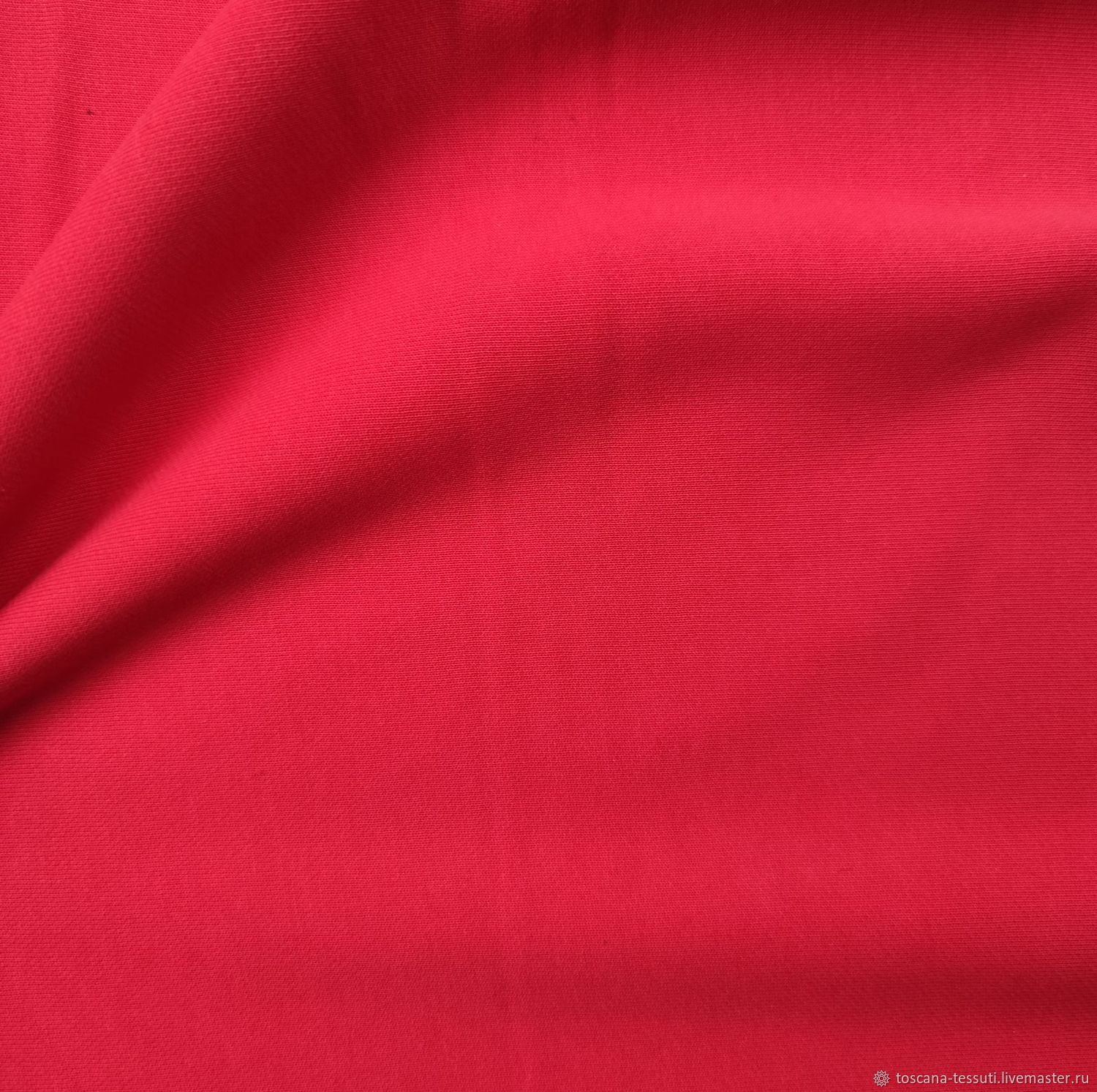 красная трикотажная ткань. красный трикотаж ткань. красная трикотажная ткань. неопрен ткань для одежды. ткань масло.