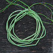 Бусины: Нефрит афганский, зеленые короткие трубочки, нить 33 см