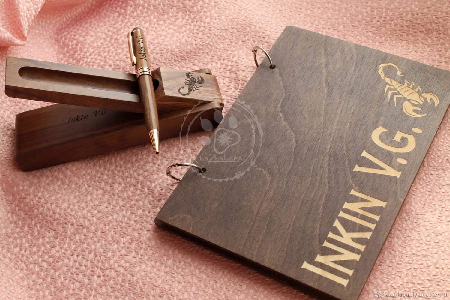 Подарочный набор блокнот и ручка в футляре с персональной гравировкой .