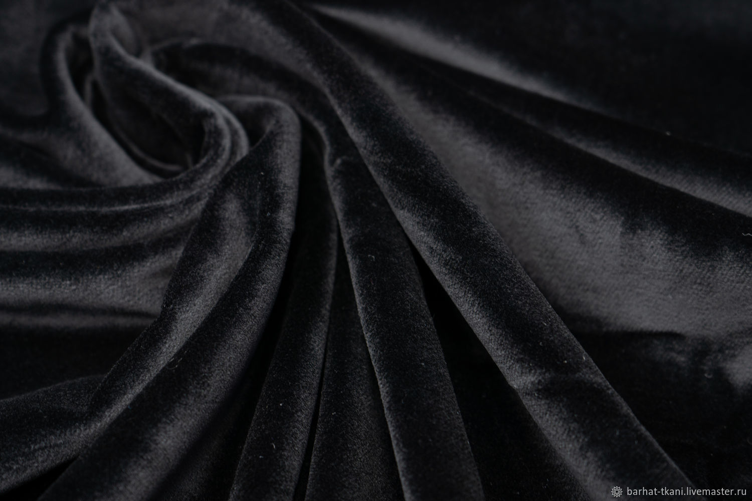 Черная бархатная ткань