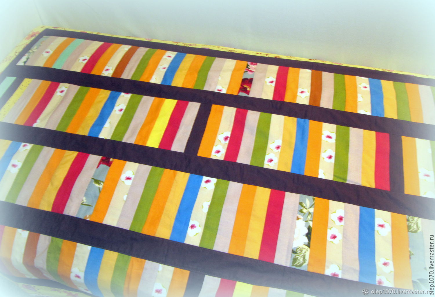 Плетение лентами. Пэчворк из полосок. Пэчворк плетение из полосок ткани. Что сшить из полосок. Плетеный коврик из джинсовых полосок.