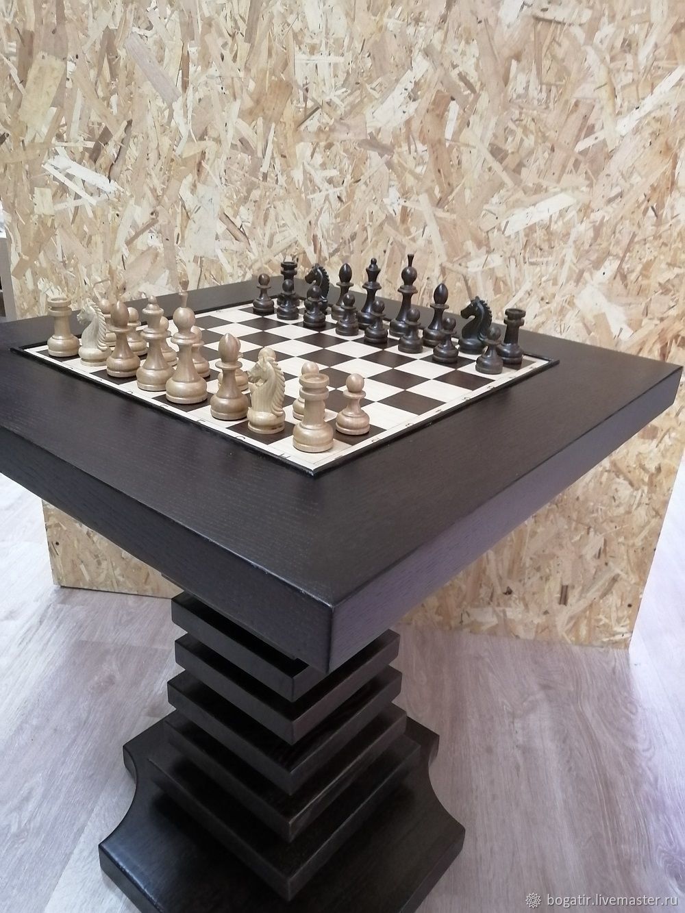 шахматный стол из дуба