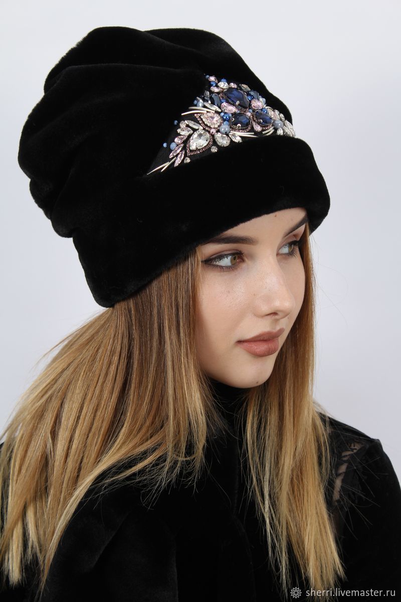 Шапка снегурки. Берет la planda. Шапки нск головные уборы. Берет с отворотом. Интернет шапка.