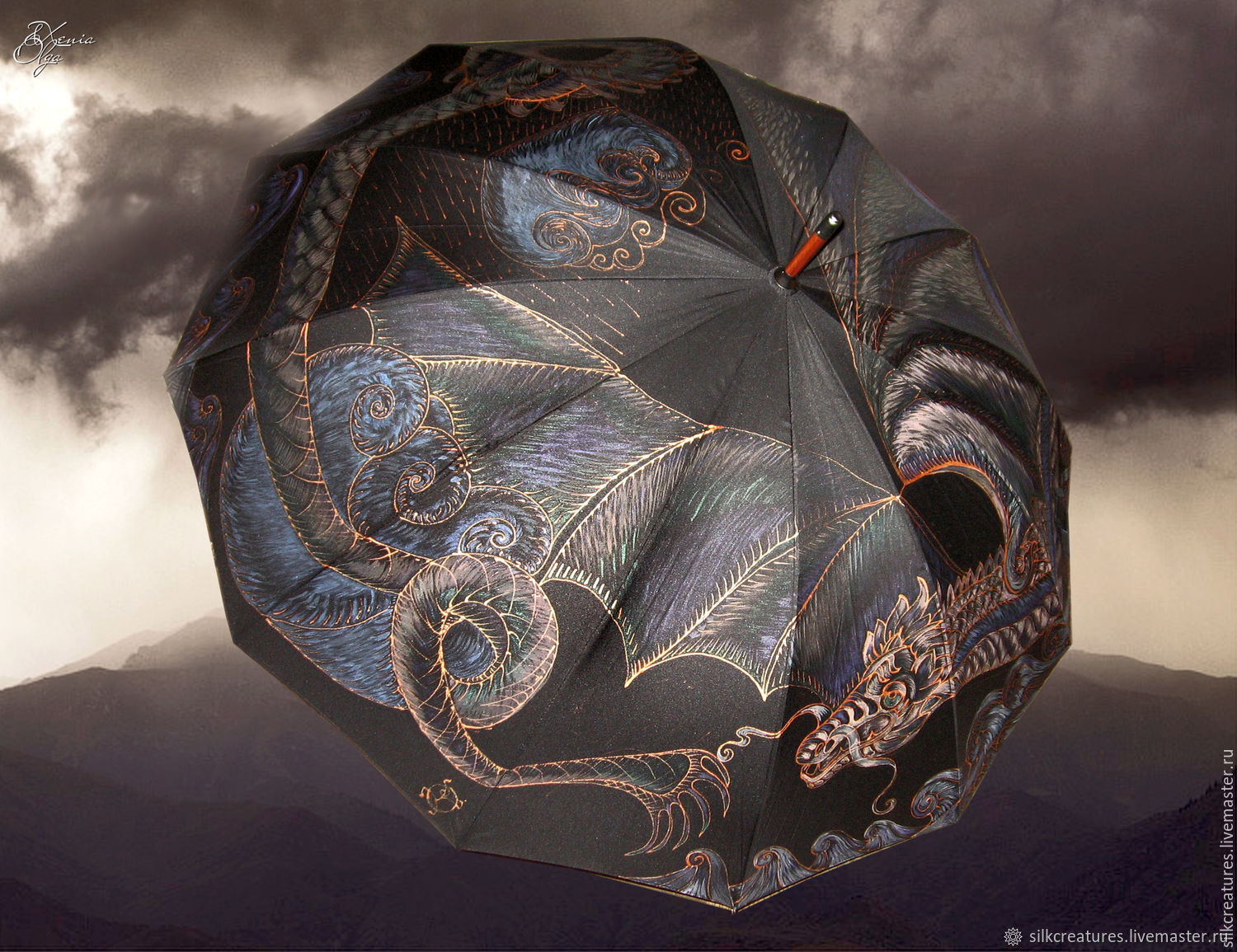 Мастер зонтиков. Зонт с драконом. Роспись зонтиков. Расписной зонтик. Дракон с зонтиком.