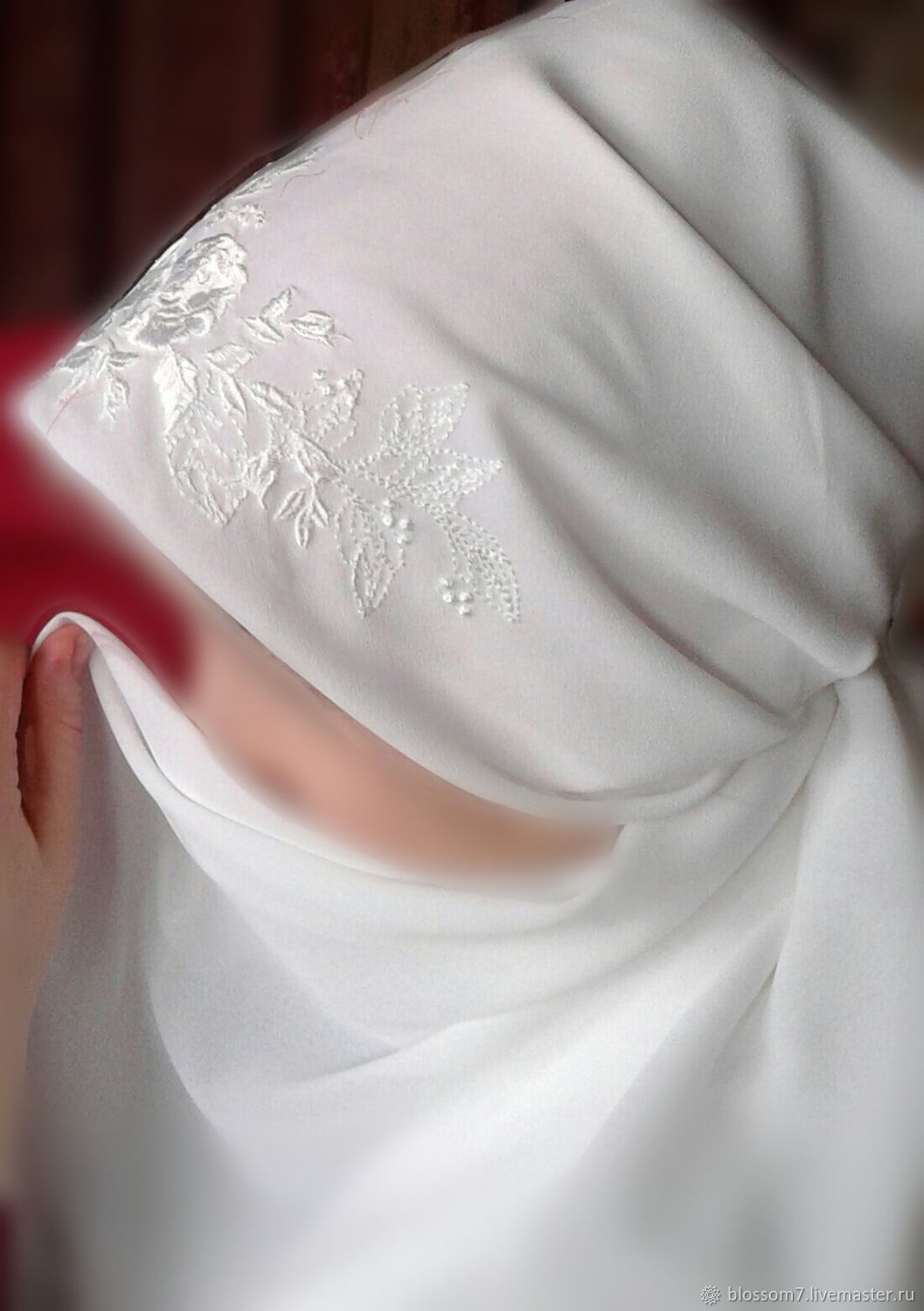 Белый шелковый платок