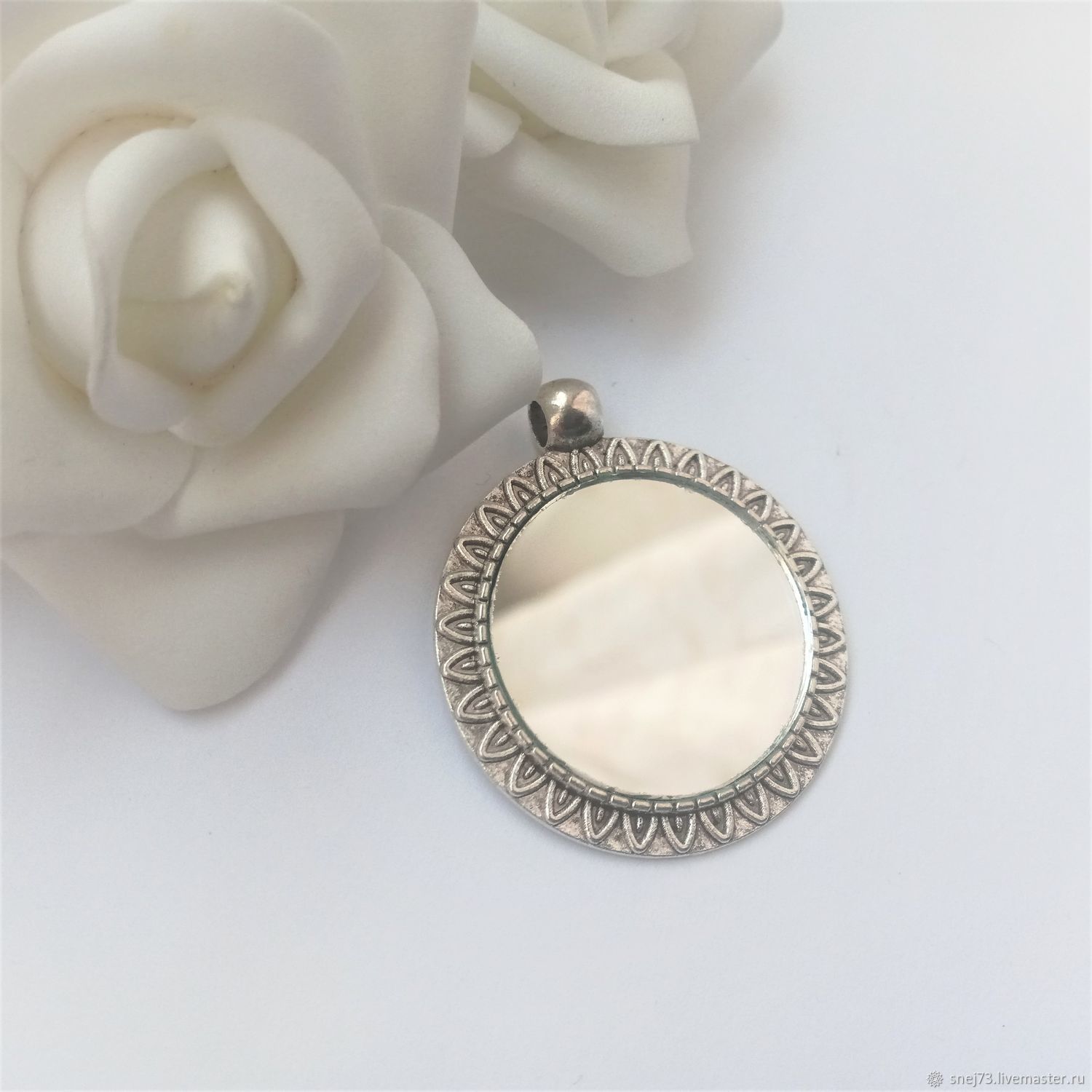 кулон с зеркалом. кулон зеркальце. зеркальный кулон ведьмин оберег. зеркальный оберег. кулон с зеркалом от сглаза.