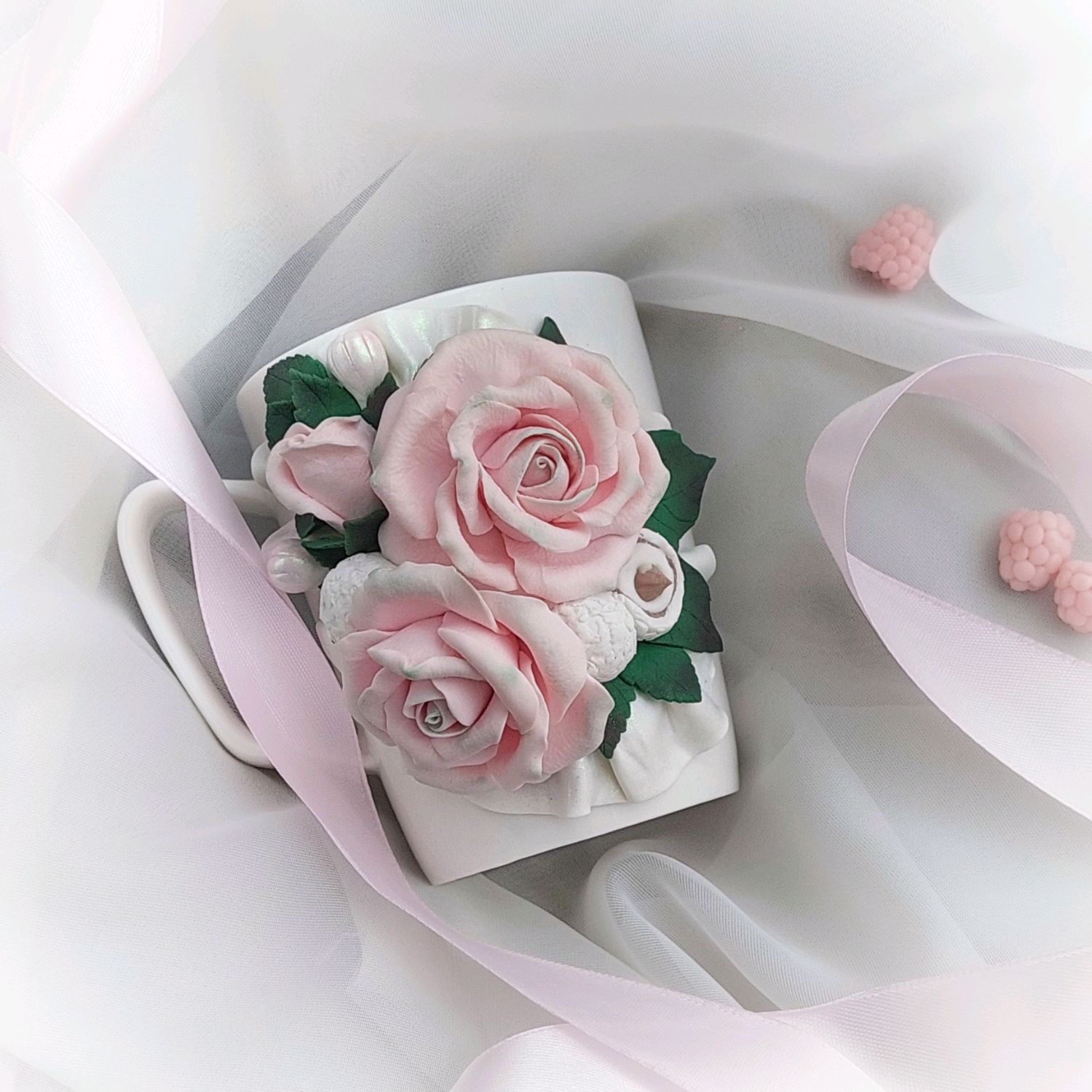 Кружка с цветами. Нежные розы на кружке в интернет-магазине ЯрмаркаМастеров по цене 1900 ₽ – SZ6Q6RU