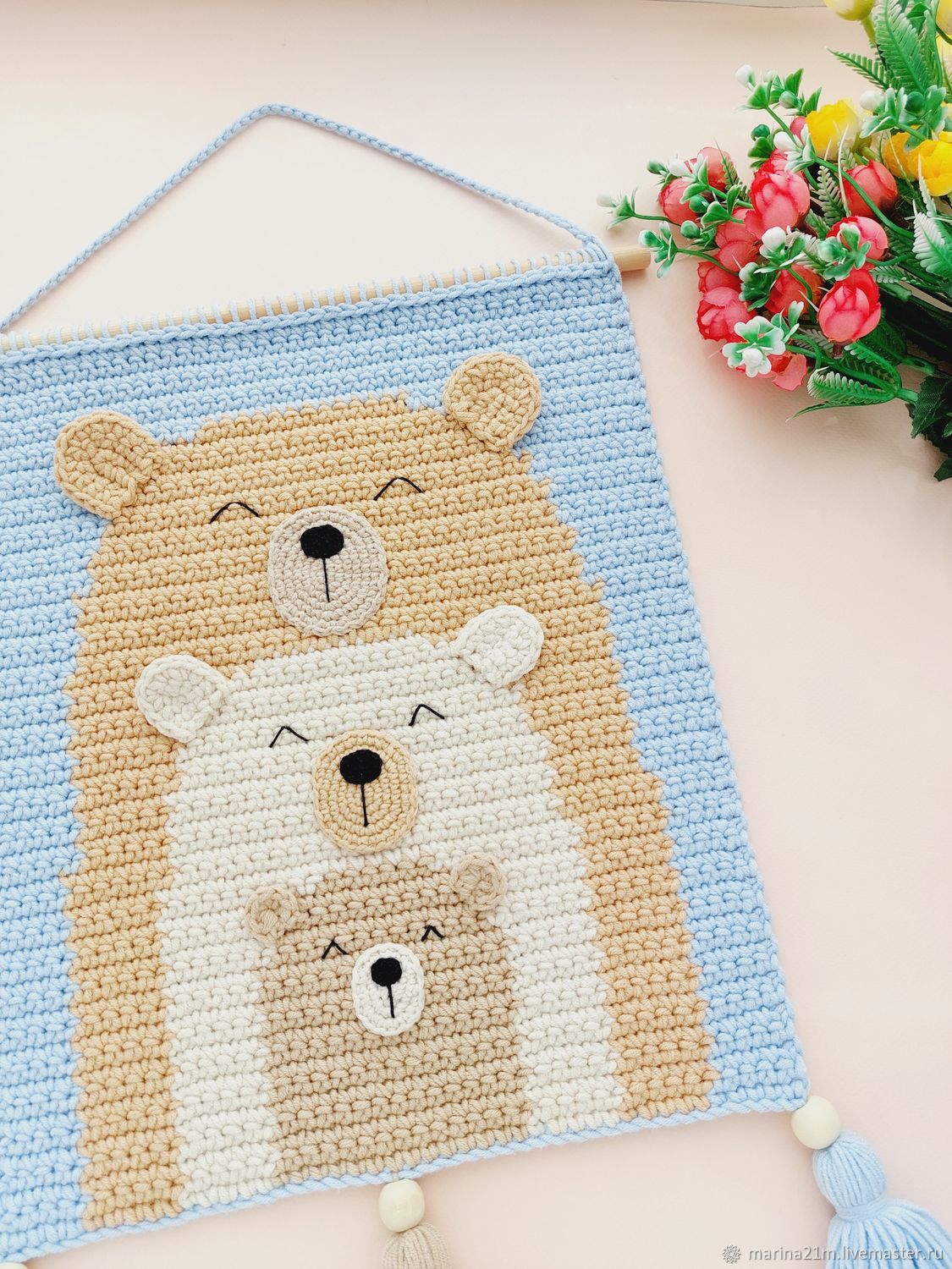 Вязаное панно "Мишкина семья" в интернет-магазине Ярмарка Мастеров по ...