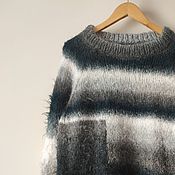 Тёплый вязаный свитер из мериносовой шерсти с вышивкой