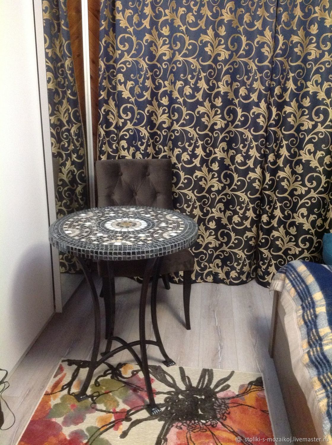 Кофейный столик с мозаикой