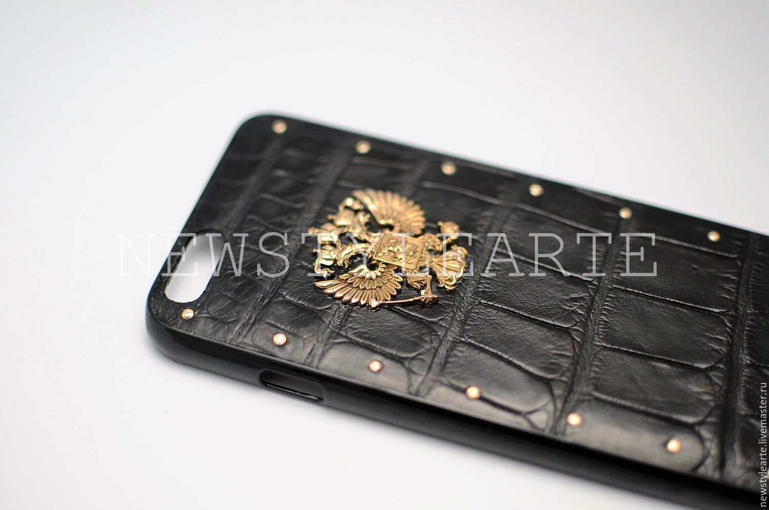 Чехол из кожи крокодила для iPhone 7 от Louis Vuitton картинки Чехол из кожи крокодила для iPhone 7 от Louis Vuitton картинки