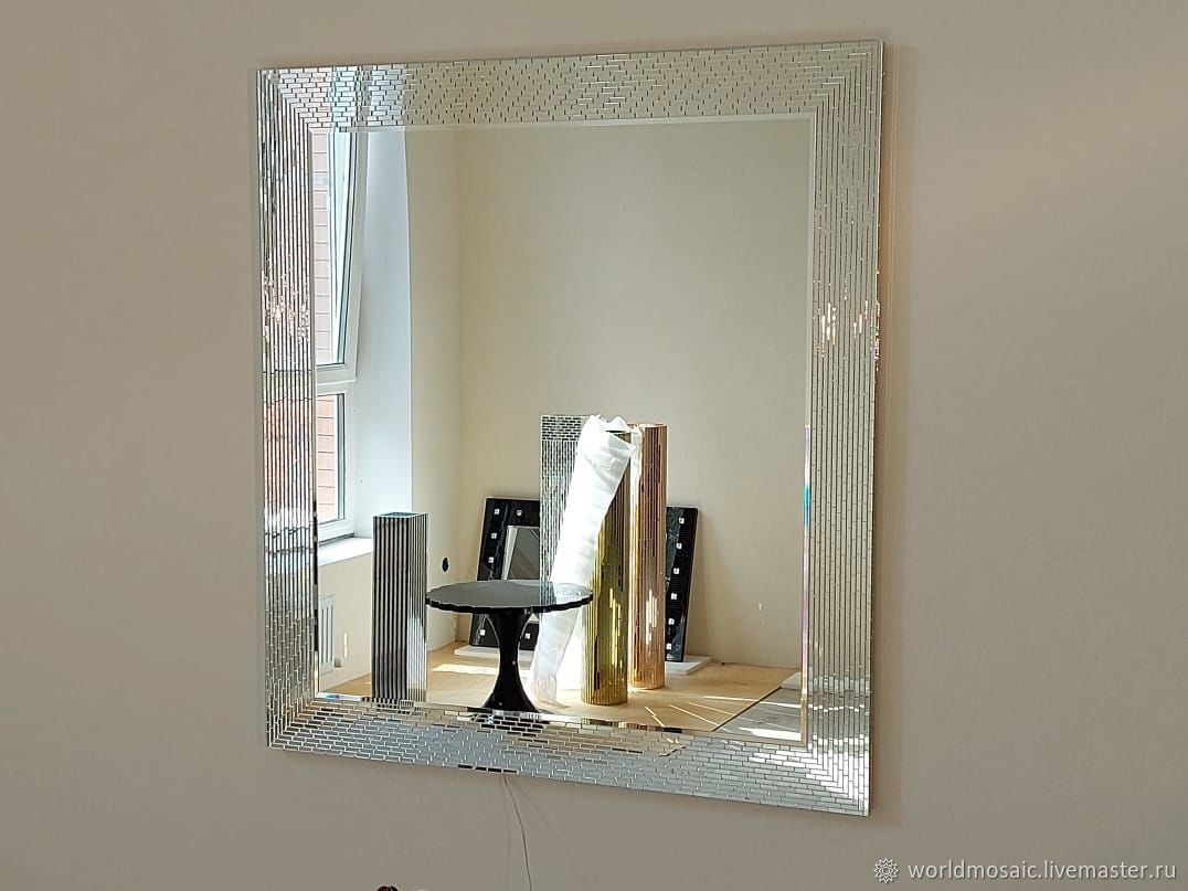 Стол из зеркала с подсветкой