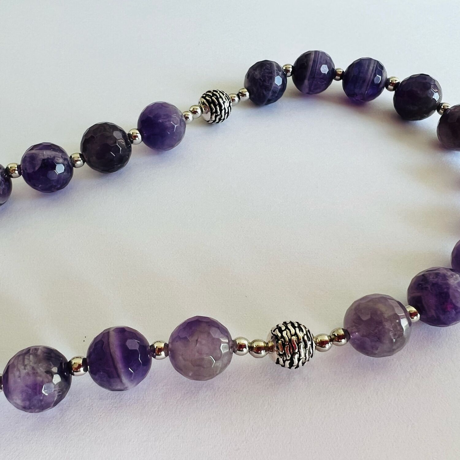 Четки из Аметиста «Тайна внутри нас» купить в интернет-магазине Ярмарка ...