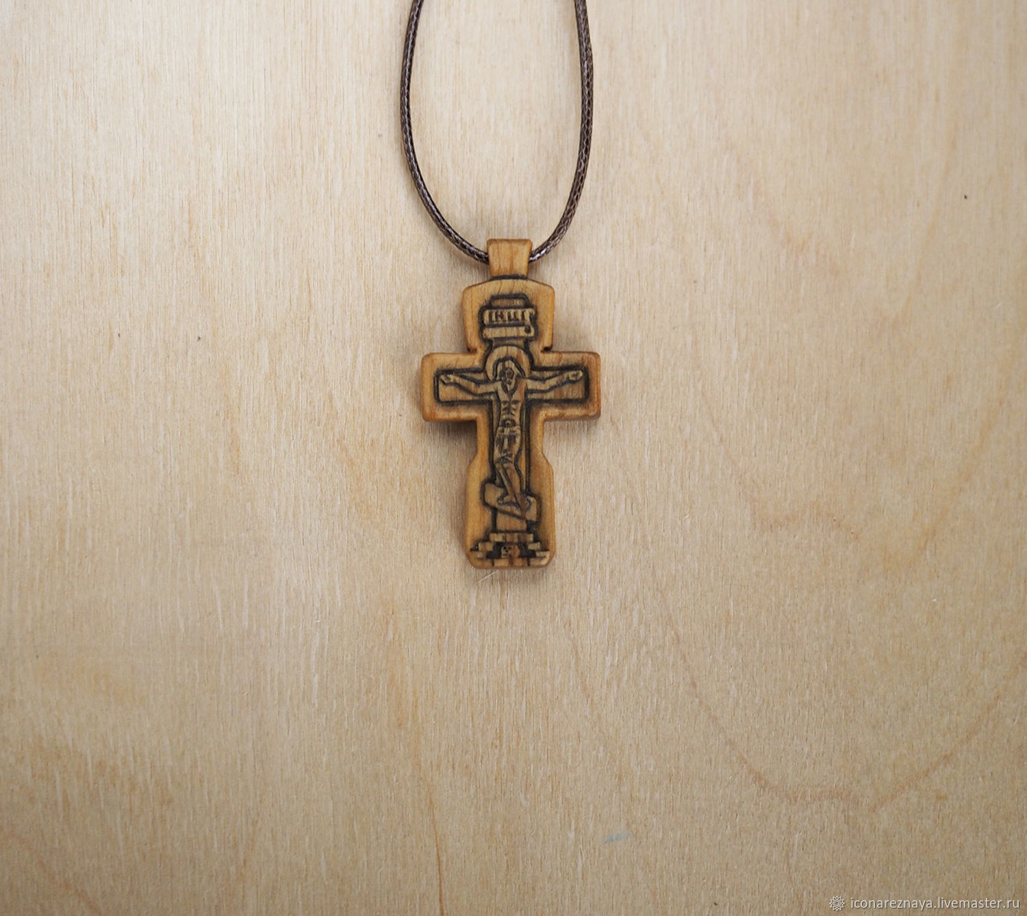 Православные нательные деревянные. Крест нательный деревянный. Крестик православный деревянный. Крестик деревянный нательный православный. Нательный крест из дерева.