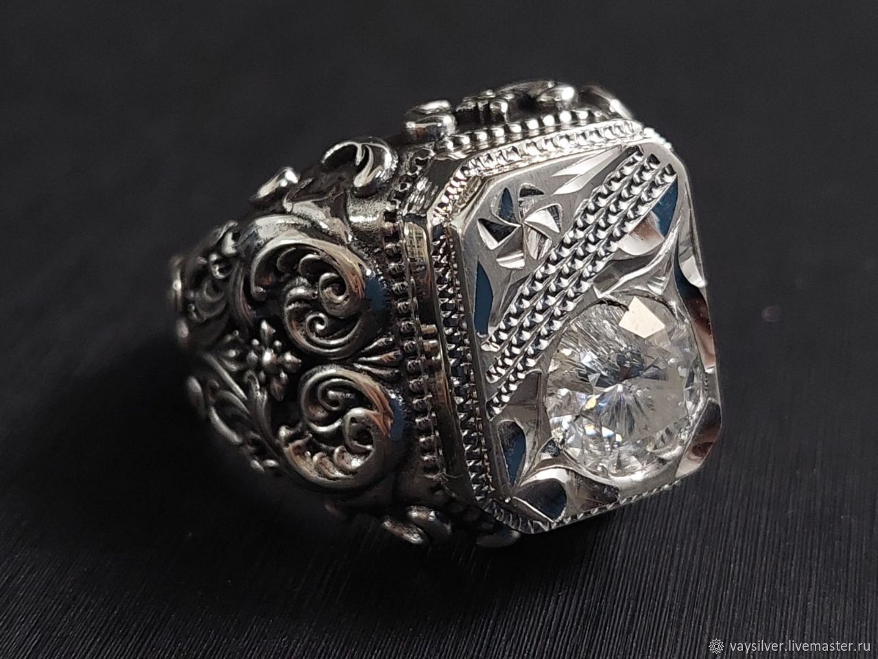 Перстень мужской из серебра 925 пробы Камень Муассанит в интернет-магазинеЯрмарка Мастеров по цене 14231.46 ₽ – TEYBKRU