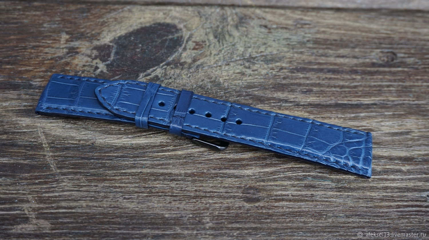 Крокодил ремешок час. Ремешок для часов 2084 из кожи крокодила. Ремешок на часы из крокодила. Синий кожаный ремешок для часов. Ремешок часов кожа синий крокодил.