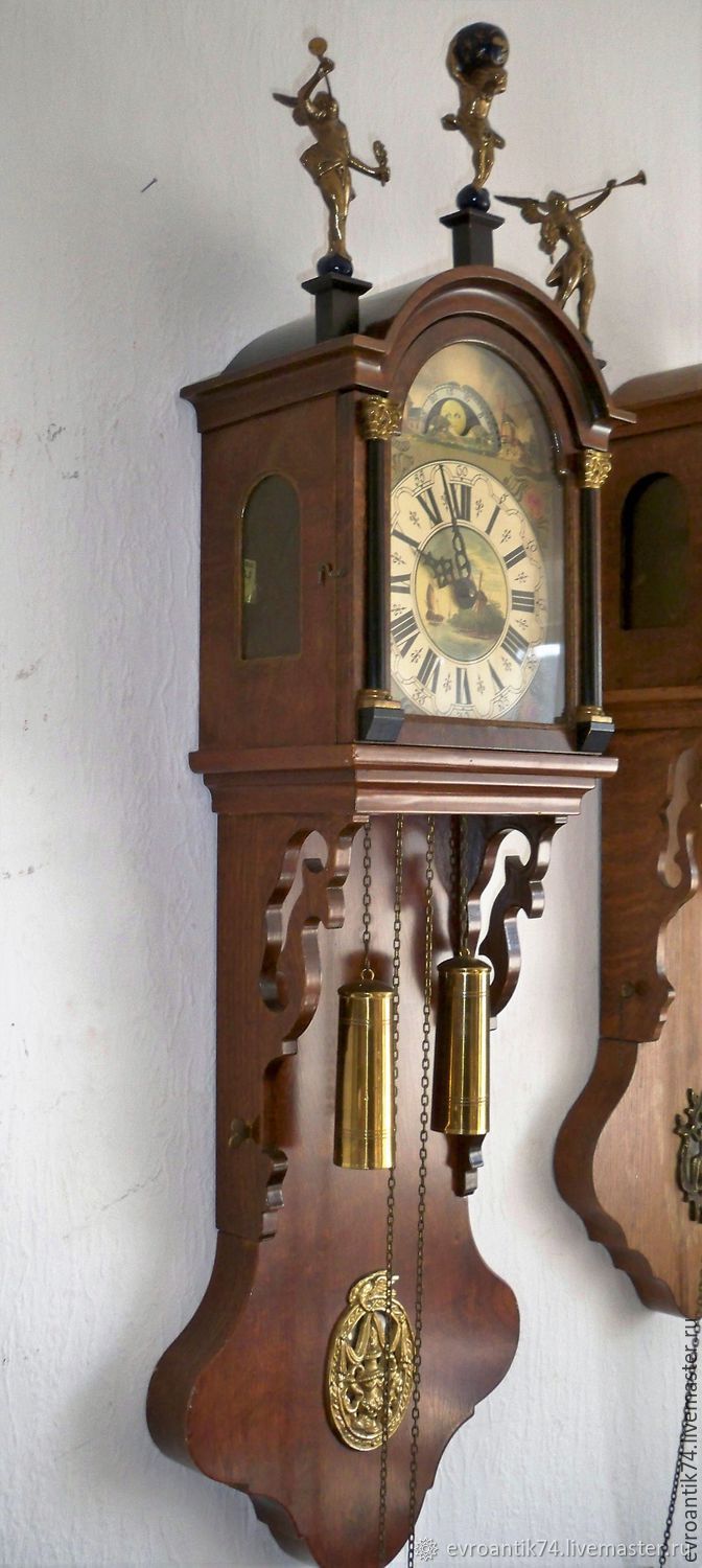 Антикварные настенные часы с маятником