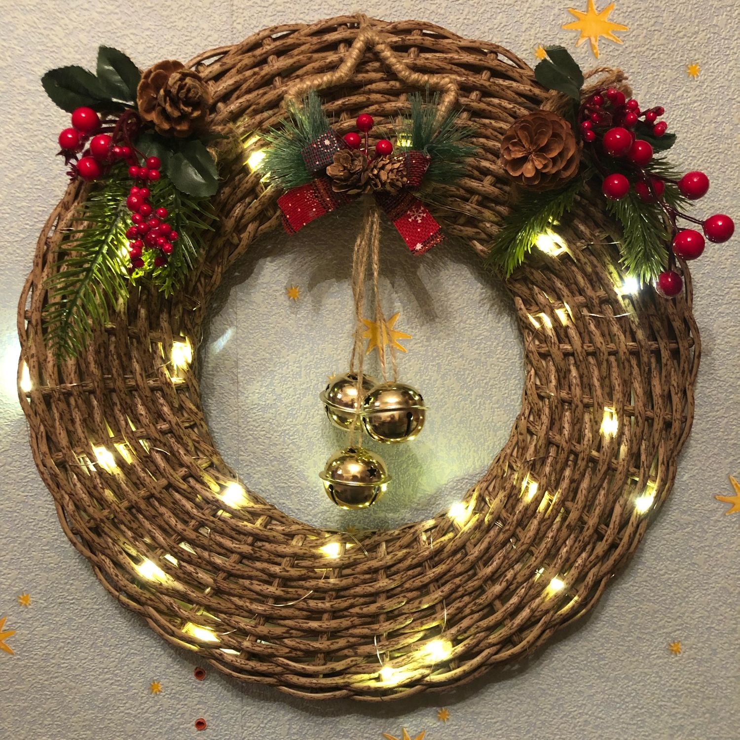 Новогодний венок из ротанга своими руками