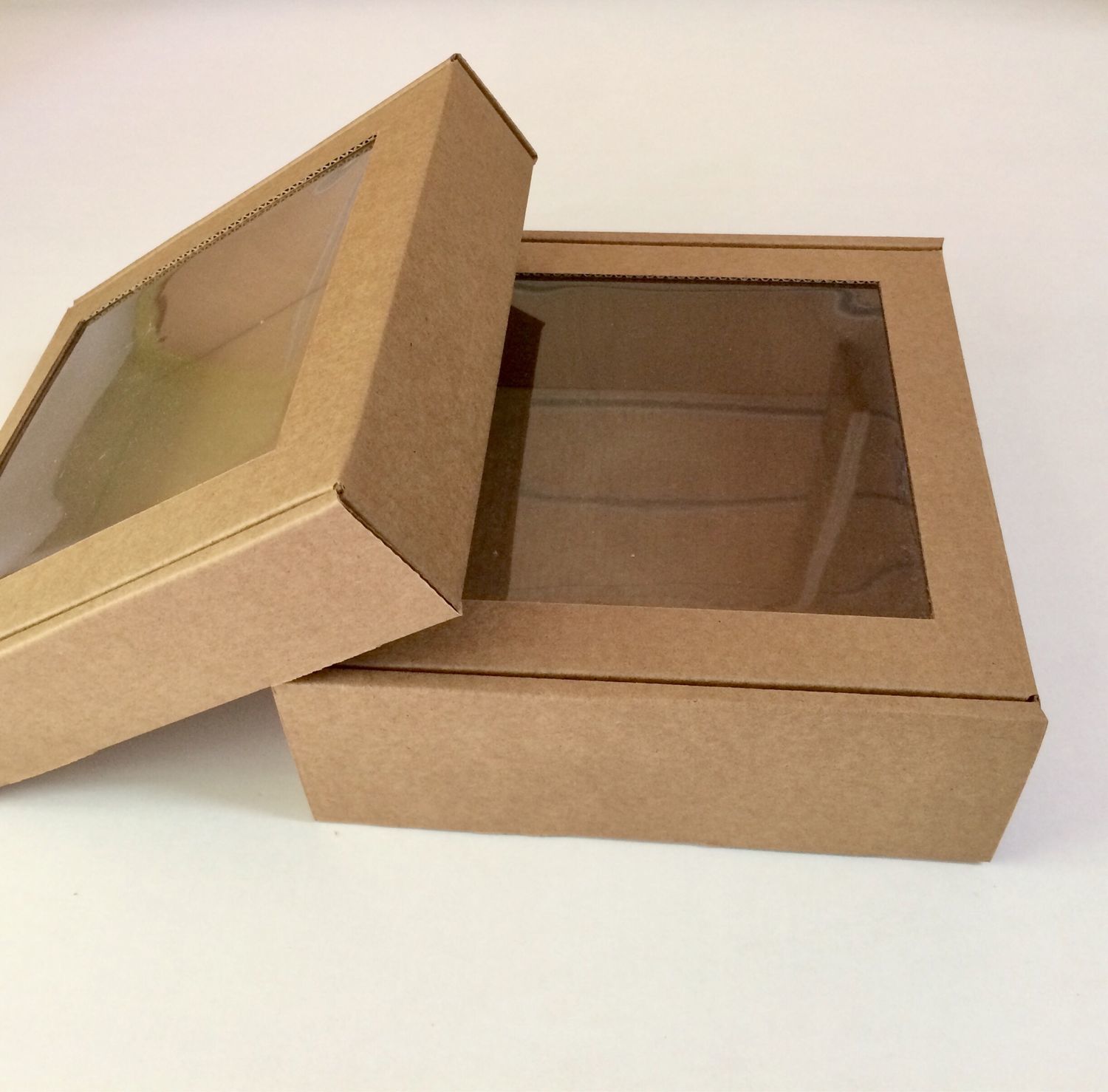 Коробка крафт с прозрачным окном, 18,5х18,5х6,5 см, МГК, крафт
