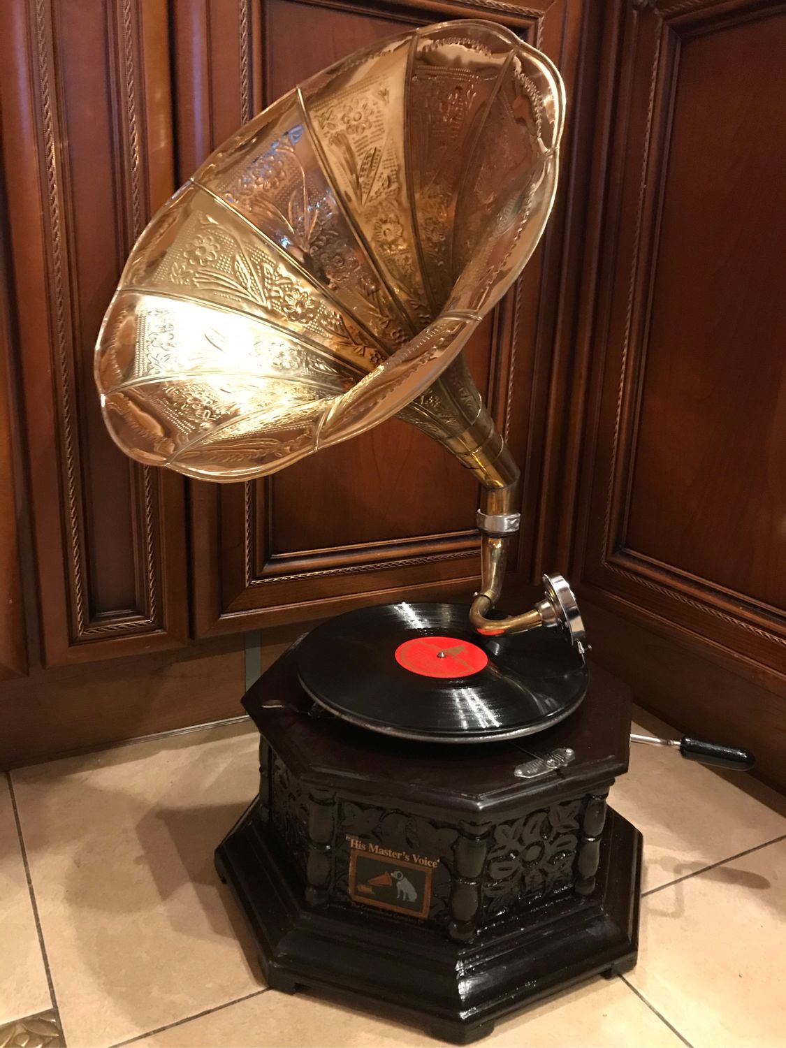 Граммофон. Граммофон Мастерс Войс. Граммофон his Masters Voice. Граммофон фирмы Kids Master's Voice. Патефон his Master's Voice.