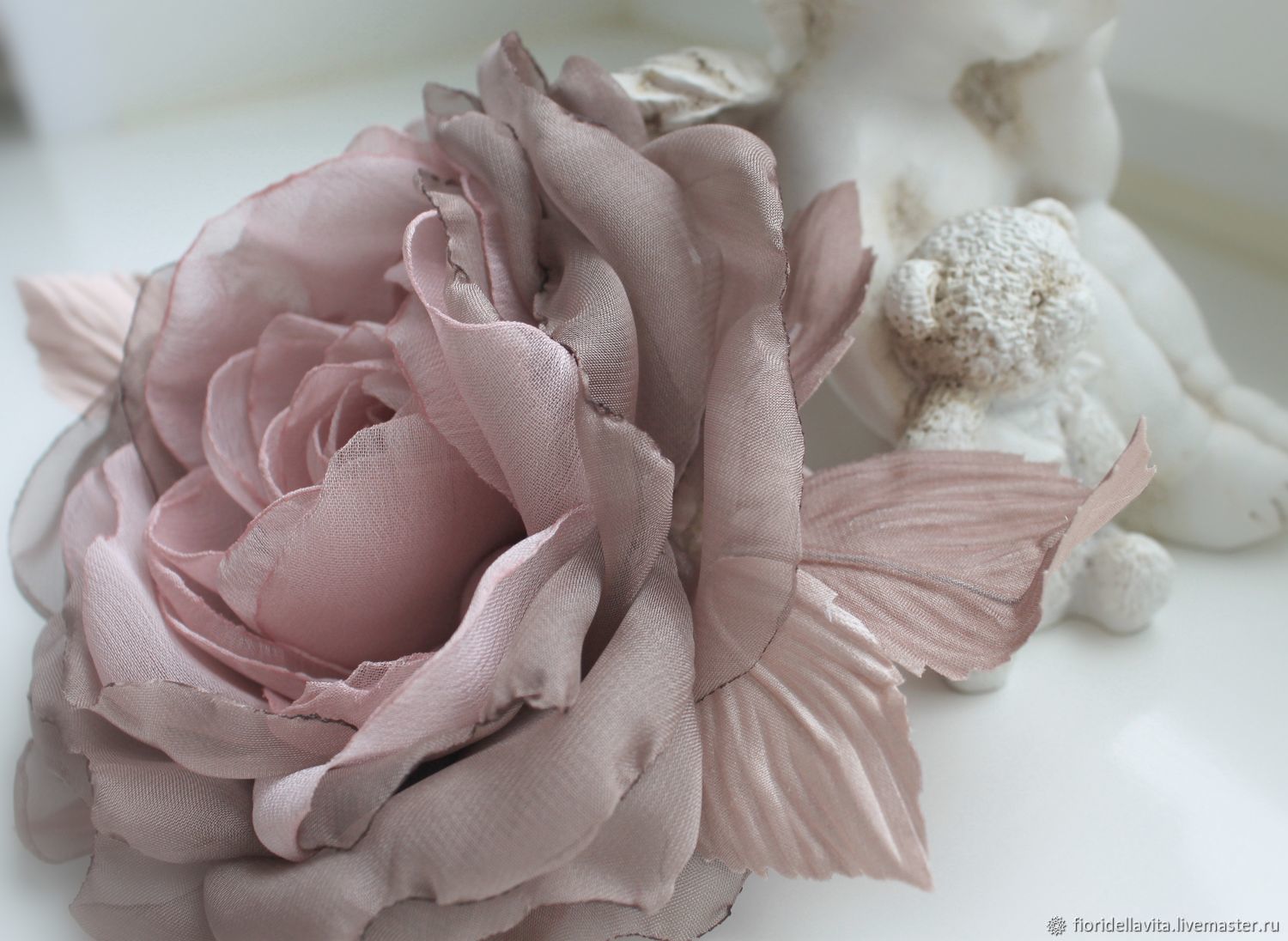 Роза из ткани на платье
