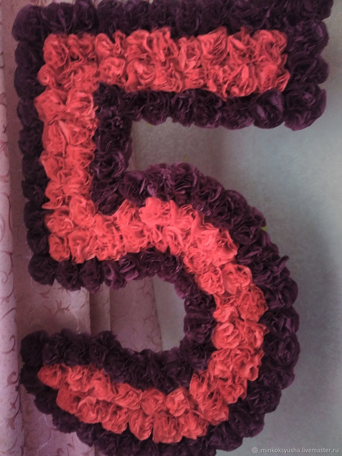 Цифра пять из салфеток | Цветочные буквы, Украшение букв, День рождения