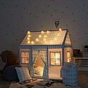 Tiny room церковь скамейки