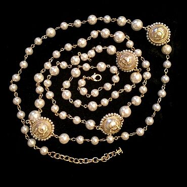 Винтаж: Длинные бусы Chanel c красивыми символами в золотом тоне. . Винтаж ручной работы - Ярмарка Мастеров Винтаж ручной работы. Ярмарка Мастеров - ручная работа Винтаж: Длинные бусы Chanel c красивыми символами в золотом тоне. Handmade.