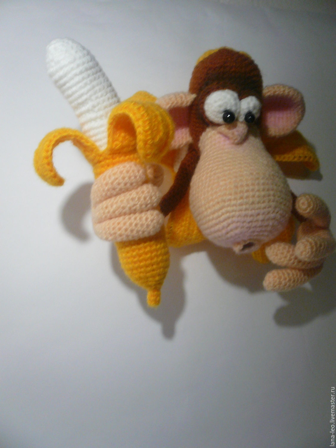 This master class will teach how to create a toy-pendant knitted cat This master class will teach how to create a toy-pendant knitted cat