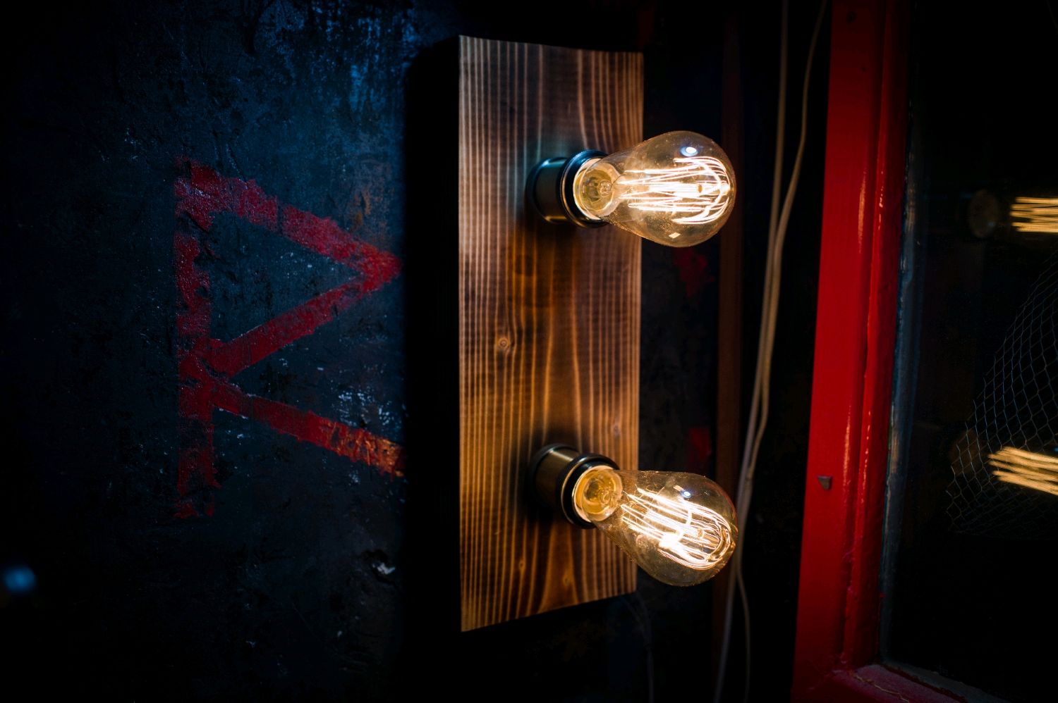 Светильник из дерева лофт с лампами Эдисона в интернет-магазине на ...