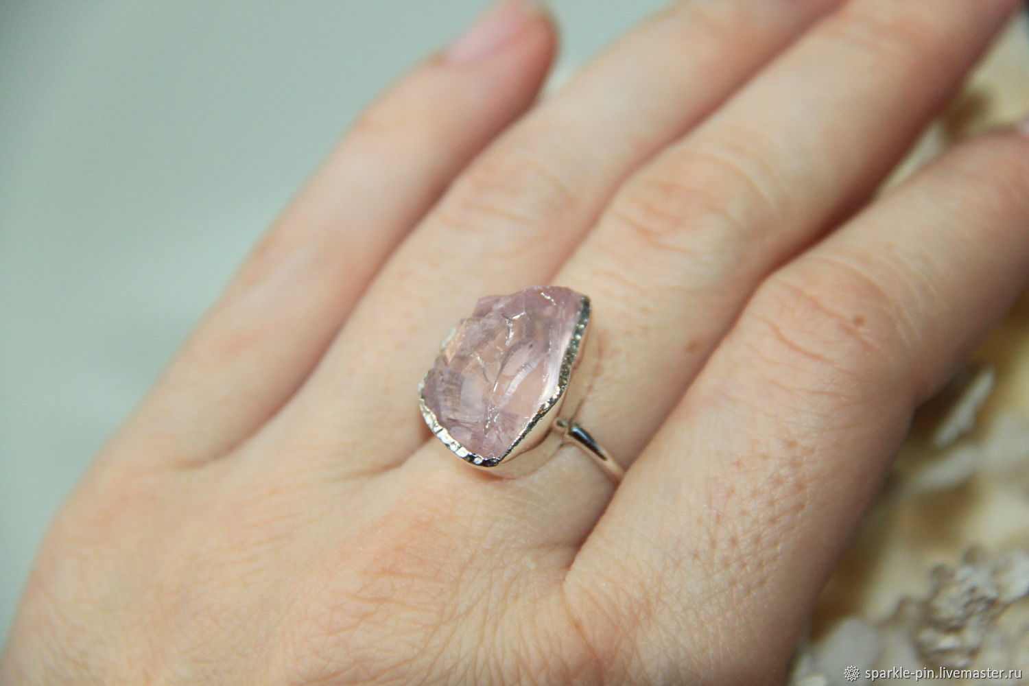 Кольцо с розовым кварцем Санлайт