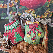 Сувениры и подарки handmade. Livemaster - original item Christmas decorations: A pair of mittens (double-sided). Handmade.