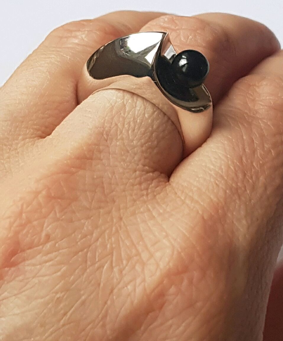 Кольцо с черным агатом женское