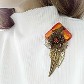Brooch with mother of pearl; 8*6 cm