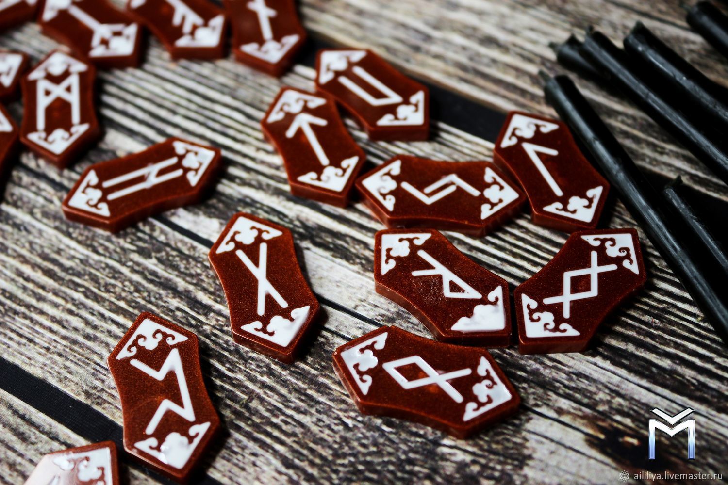 Руны скандинавские из бука. Руны санкт петербург. Скандинавские руны обои. Руны санкт петербург. Руна из дерева.