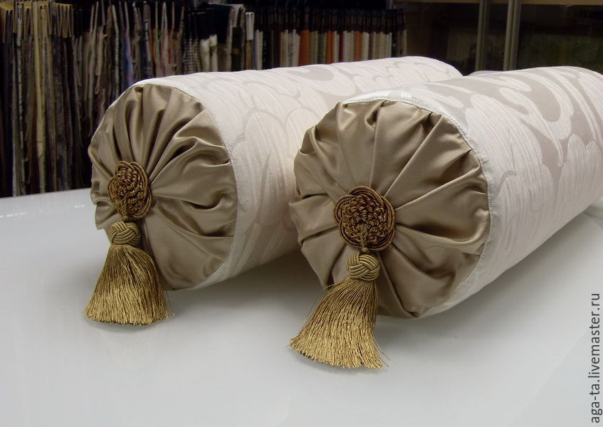 Декоративная подушка-валик
