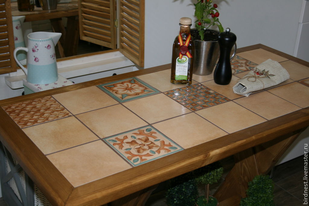 Кухонный стол со столешницей из керамической плитки