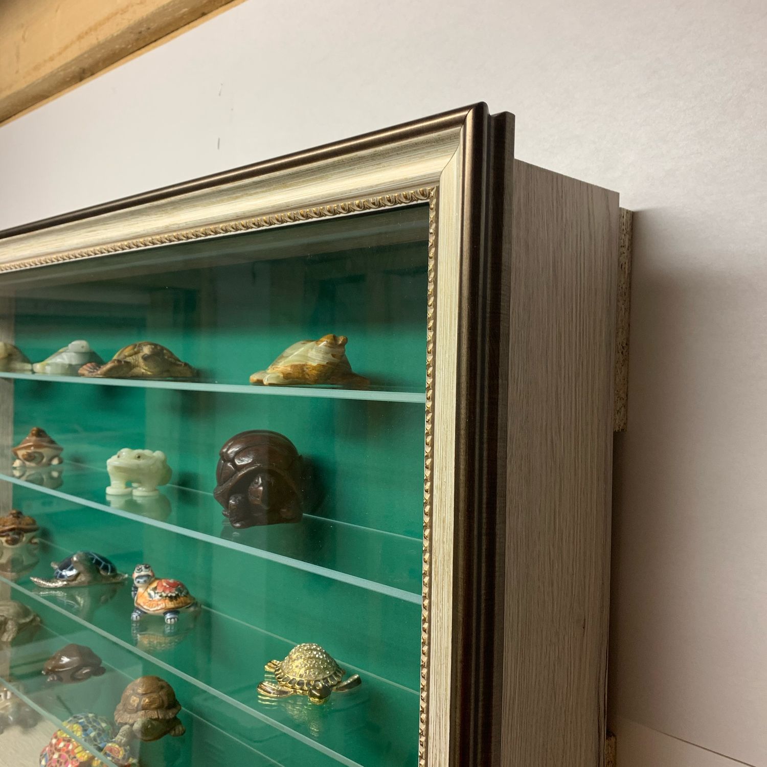 шкаф для коллекции фигурок