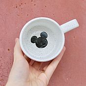 Посуда handmade. Livemaster - original item Smooth mug with a pattern inside on the bottom of Mickey Mouse. Handmade.
