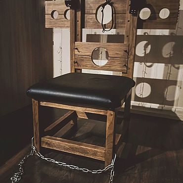 Katta xoroz bilan orqasidan anal porno