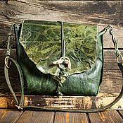 Зеленый кошелёк из состаренной кожи с питоном