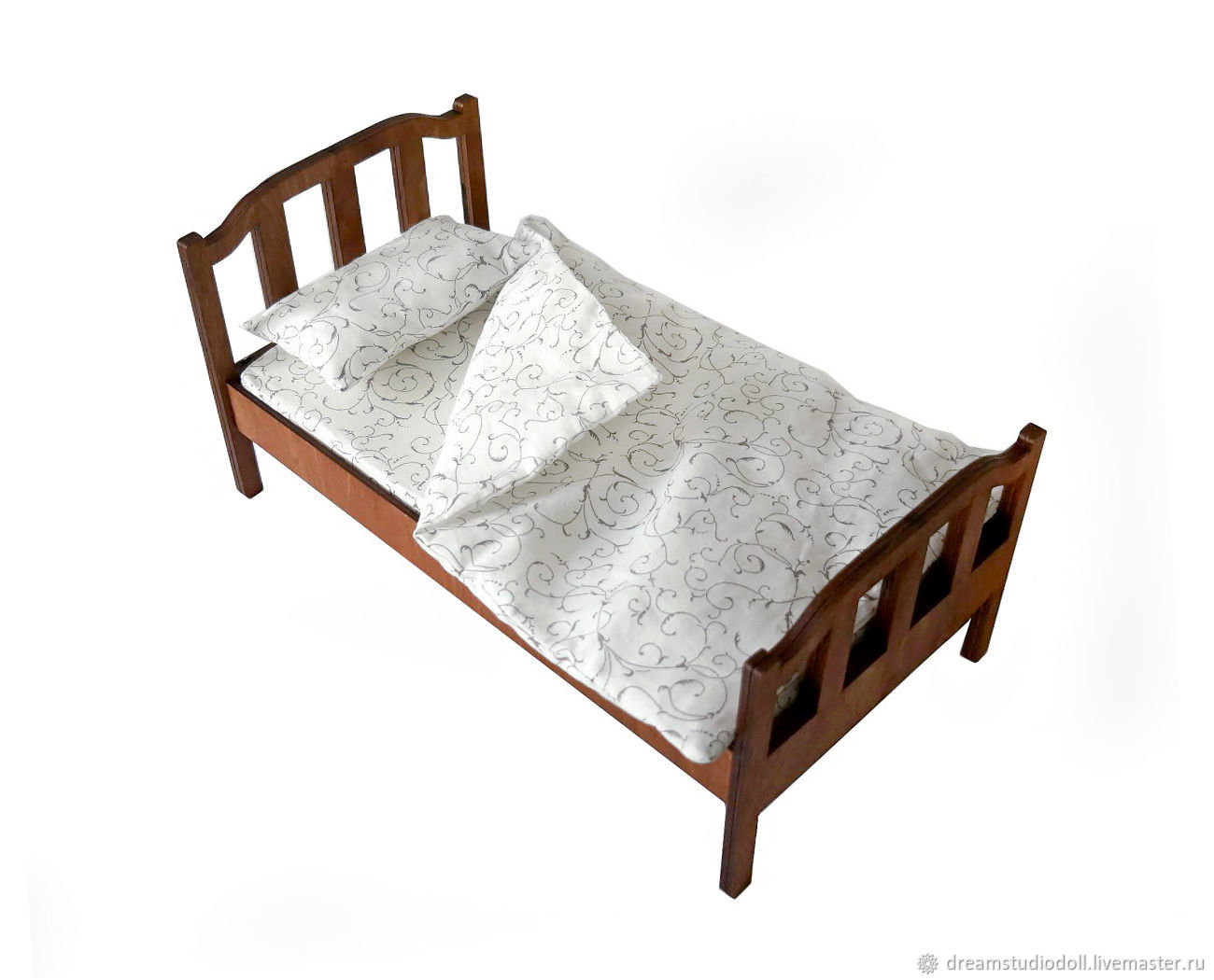 кукольная кровать с опускающейся или съемной боковой стенкой