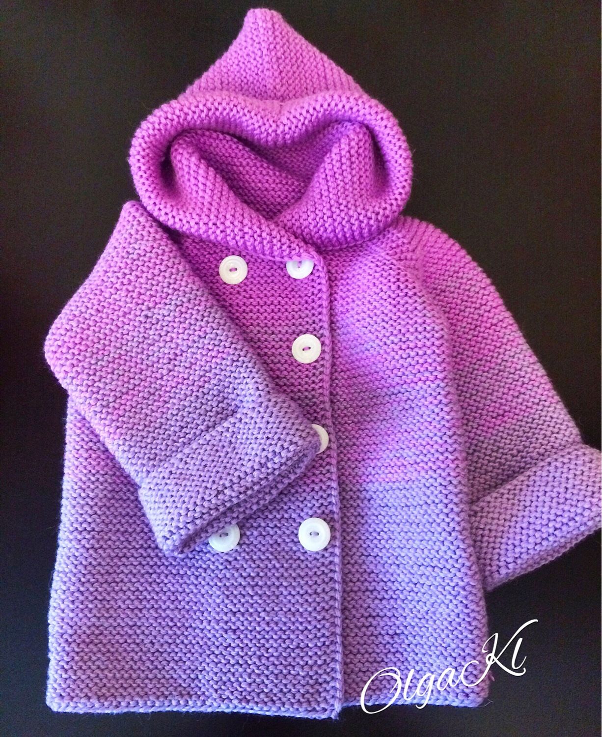 Вязаное пальто с капюшоном для девочки